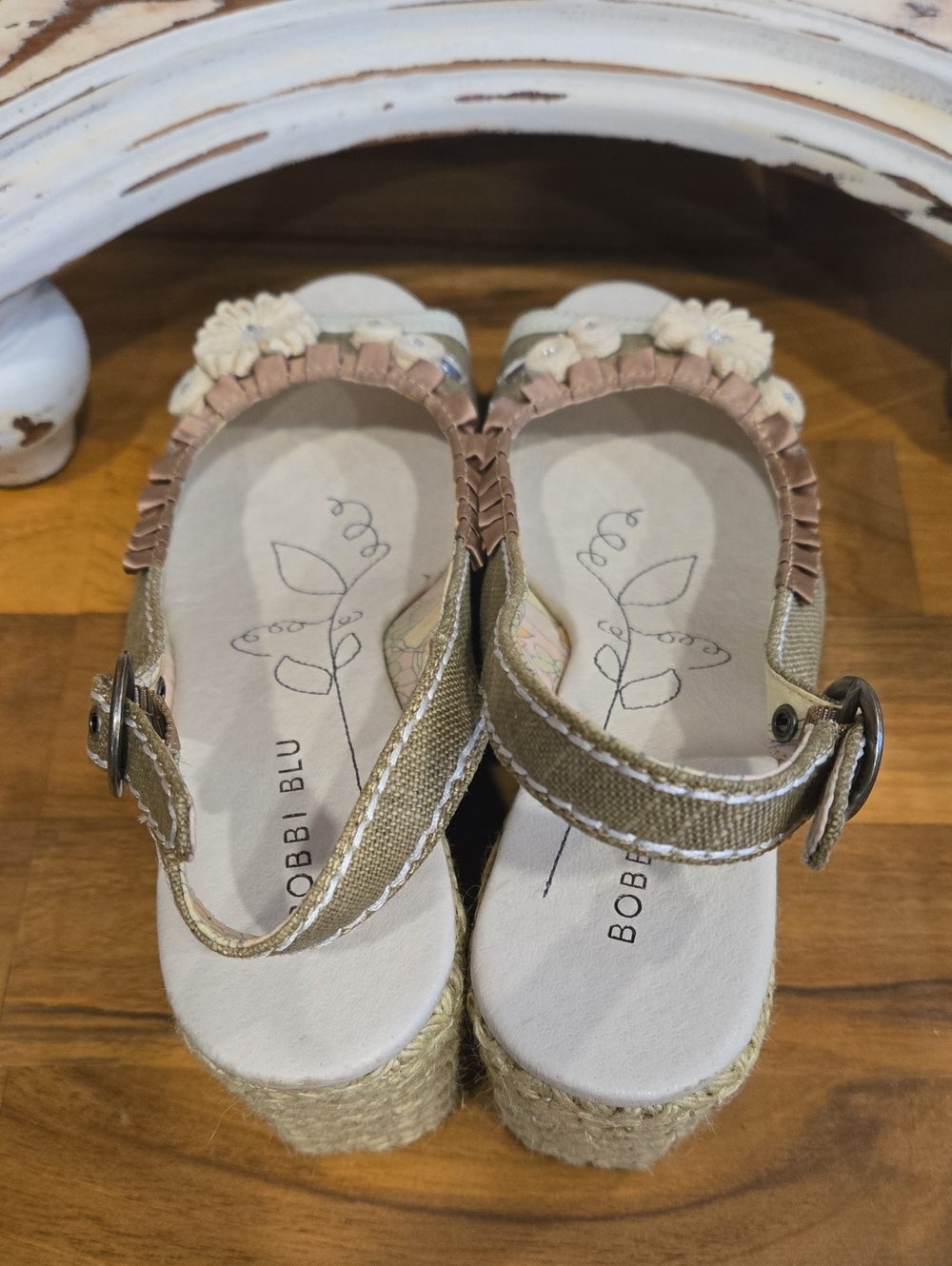 NWOB Bobbi Blu Floral Embellished Slingback Wedges in Taupe and Blush - Picture 3 of 6